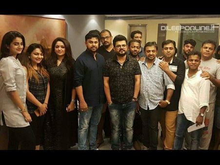 Dileep, Kavya Madhavan & Team Off To The USA!
