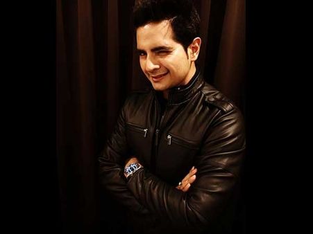 Karan Mehra To Romance Ankita Sharma & Sheena Bajaj In Khatmal-e-Ishque!