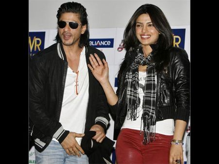 FROM THE HEART! I Am Happy Priyanka Chopra Is Around; Only She Makes Me Comfortable: Shahrukh Khan