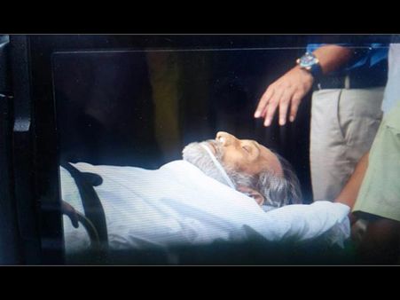 Pictures: Vinod Khanna Embarks On His Final Journey!
