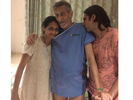Not Bladder Cancer! Vinod Khanna Suffering From Severe Dehydration! Hospital Confirms
