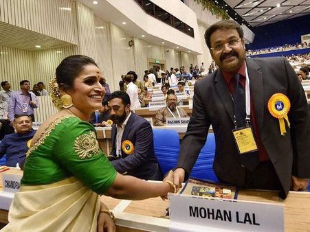 AMAZING! Mohanlal Receives A Standing Ovation At The 64th National Film Award Ceremony!