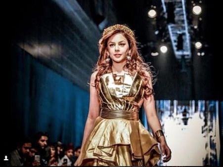 Bigg Boss 10 contestant Nitibha Kaul Stuns As Showstopper At Her Runway Debut!