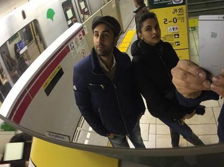 Deepika Padukone & Ranbir Kapoor Take A Metro Ride! Must See Pictures