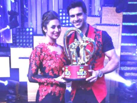 Nach Baliye Fans Upset As Divyanka Tripathi-Vivek Dahiya Bag Nach Baliye 8 Trophy!
