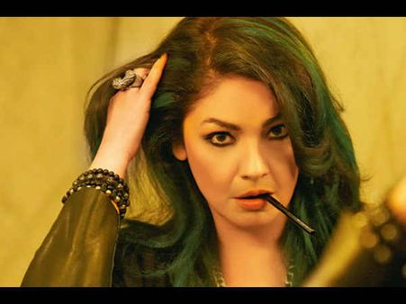 Pooja Bhatt Turns ALCOHOLIC Again!  We Have All The Deets!