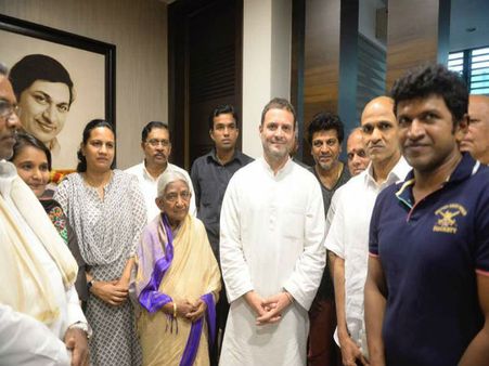 Rahul Gandhi Visits Dr. Rajkumar's House To Mourn Dr. Parvathamma Rajkumar's Loss