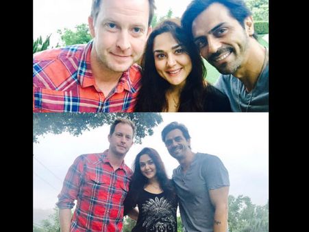 Pic Talk: Arjun Rampal Bumps Into Preity Zinta & Her Hubby Gene Goodenough