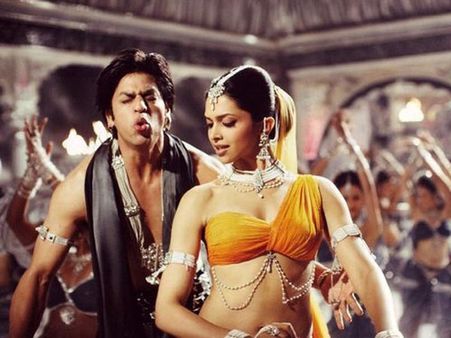 Shahrukh Khan To Start Shooting For Om Shanti Om 2? The Actor Hints On Twitter!