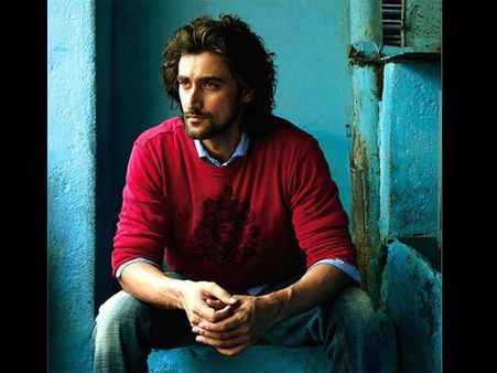 SHOCKING! Kunal Kapoor Robbed On The Sets Of ‘Gold’ In Bradford, England!