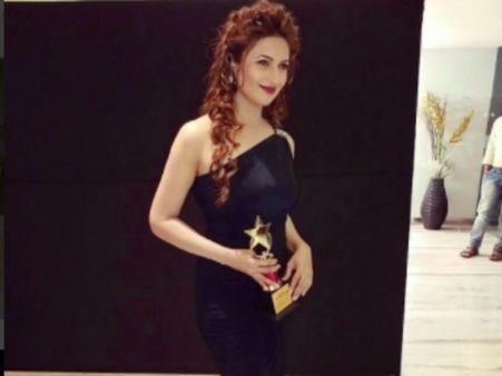 Divyanka Tripathi Bags Another Award!