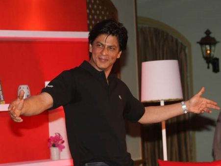 HARD TO BELIEVE! 'King Of Romance' Shahrukh Khan Says He Is Pathetic When It Comes To Relationships