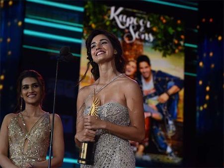 IIFA 2017 Complete Winners List! Disha Patani, Alia Bhatt, Taapsee Pannu & Various Others Win BIG