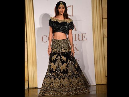 Winning Hearts! Disha Patani Looks Damn Gorgeous In Manav Gangwani's Couture At ICW 2017