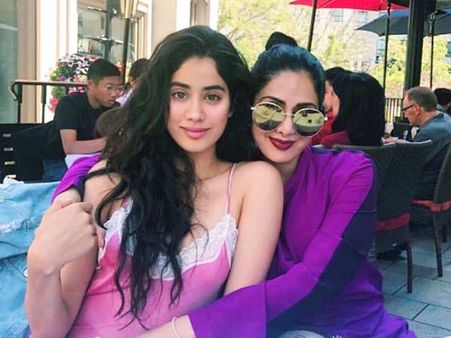 Jhanvi Kapoor, Khushi Kapoor & Sridevi Holiday In California! View Pictures