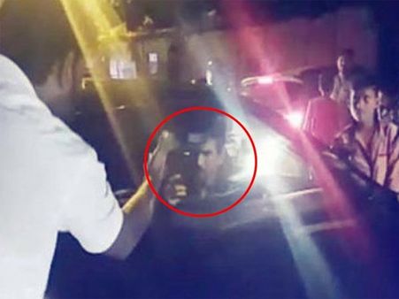 Sushant Singh Rajput Gets Into A Street Fight! Argues With A Driver For Overtaking His Car!