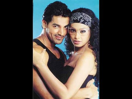 WHY THEY BROKE UP? John Abraham & Bipasha Basu Were MADE FOR EACH OTHER Says This Bollywood Actress