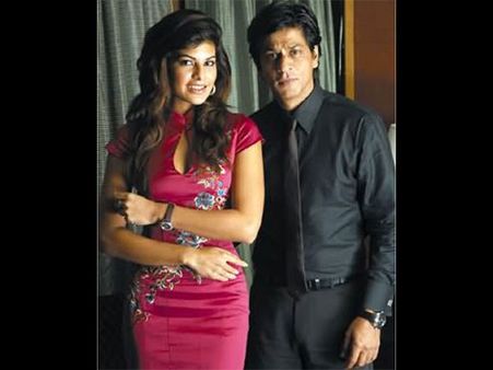 SO RARE! Something UNEXPECTED Happened When Shahrukh Khan Met Jacqueline Fernandez's Mother