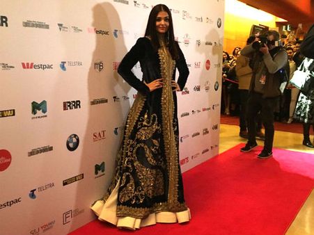 Picture! Aishwarya Rai Bachchan Walks The Red Carpet For IFFM; Fans Go Crazy!