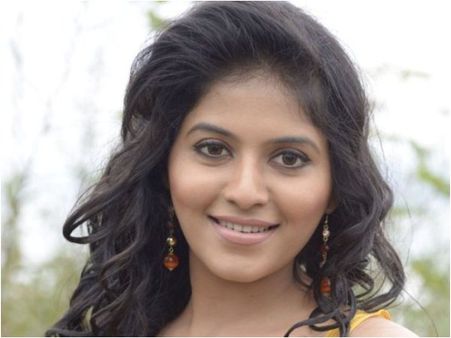 WOW! Anjali To Make A Comeback To Mollywood!