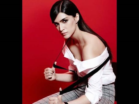 WELL SAID! Kriti Sanon: Girls Who Smoke And Are Fond Of Body Art Are Not Characterless