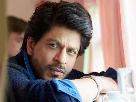 FRIGHTENING! Shahrukh Khan Is WORRIED About His Career; Takes This MAJOR Step To Save Himself!