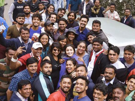 See Picture: Alia Bhatt, Vicky Kaushal Wrap 'Raazi' Kashmir Schedule