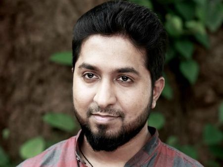 Vineeth Sreenivasan's First Look From Aana Alaralodalaral Is Out!