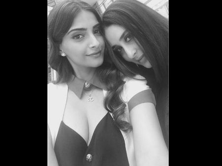 CATFIGHT With Kareena Kapoor Khan? An Angry Sonam Kapoor THRASHES A Leading Daily For Its Blind Item