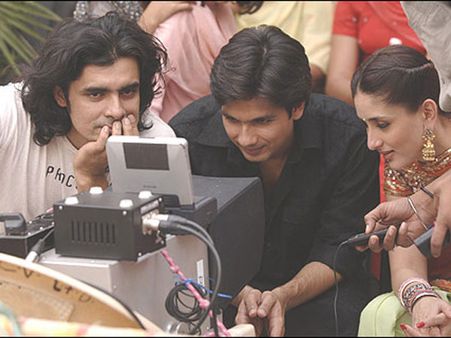 They Were Uncomfortable! How Shahid Kapoor & Kareena Kapoor Khan Shot Jab We Met Post Their Break-Up