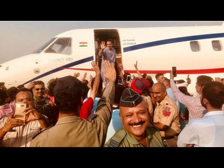 Pic Talk: Akshay Kumar Wraps Patiala Schedule Of 'Gold'