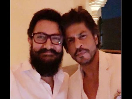 FOES TURN FRIENDS! Aamir Khan In Awe Of Shahrukh Khan & The Reason Is Not SRK's Films Or His Acting!