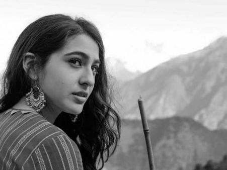 WE CAN'T KEEP OUR EYES OFF HER! Sara Ali Khan Looks DIVINE In This Candid Shot