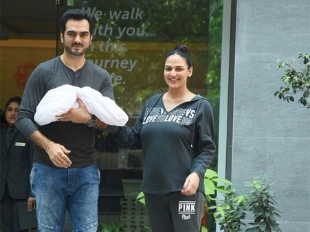 Esha Deol & Bharat Takhtani With Their Little Baby Girl! View Pics