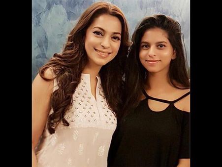 Suhana Khan Clicks Her First Picture With Juhi Chawla! Really Sweet