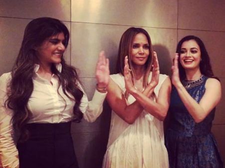 Dia Mirza Hangs Out With Hollywood Beauty Halle Berry In Mumbai!