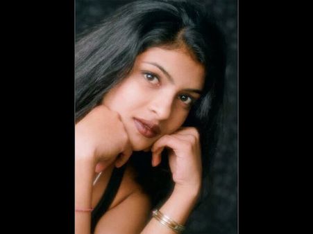 HORRIFIC! When A Director Tried To S*xually Exploit Priyanka Chopra & She Lost A Big Film