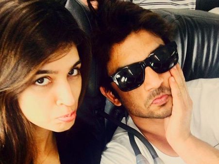 Don't Miss! Kriti Sanon Meets Sushant Singh Rajput Secretly