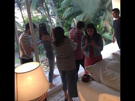 Just For Laughs! Shahrukh Khan, Katrina Kaif & Alia Bhatt Go Crazy Over 'WhatsApp Down'!