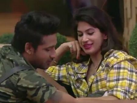 Bigg Boss 11: Puneesh Tries To Convince Bandgi For A Quickie; Too Much ‘GANDAGI’ Says Fans…