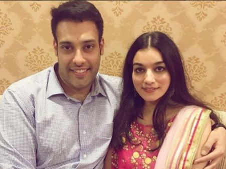 Yeh Hai Mohabbatein’s Ashok Aka Sangram Singh Is TAKEN; Karan Patel, Aly Goni & Others Wish Him!