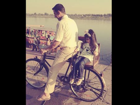 Children's Day Special! Akshay Kumar Shares A Heartwarming Picture With Daughter Nitara!