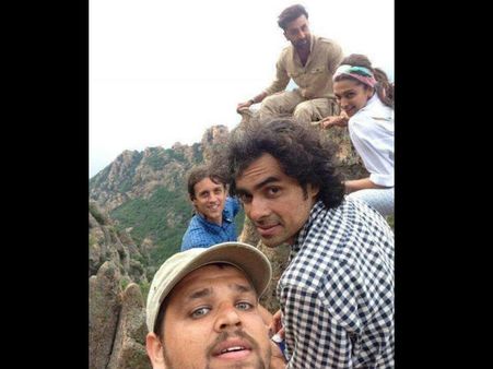 Ranbir Kapoor & Deepika Padukone Look So Good! Imtiaz Ali Shares A Throwback Pic From Tamasha Sets!