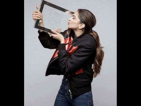 Woop Woop! Deepika Padukone Bags An Award For Marking 20 M Followers On Instagram