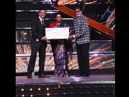 IFFI 2017: Akshay Honours Amitabh Bachchan: America Might Have Superman, We’ve The Angry Young Man