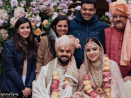 Anushka Sharma Thanks The 'Shaadi Squad' For Making Her Dream Wedding With Virat Kohli Come True!