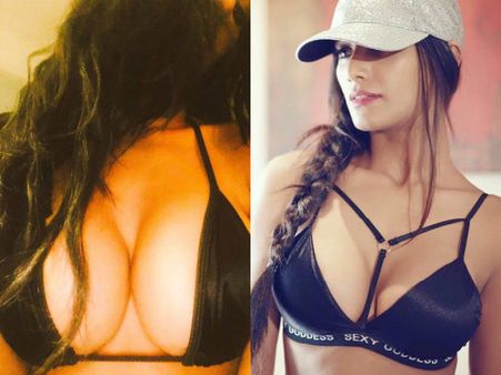 Bra Blasting Pictures Of Poonam Pandey! Big, Round & Wonderful