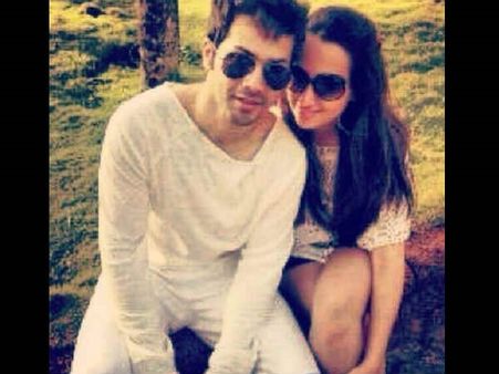 HOT BUZZ! Varun Dhawan To Tie The Knot With Rumoured Girlfriend Natasha Dalal In Mid- 2018?
