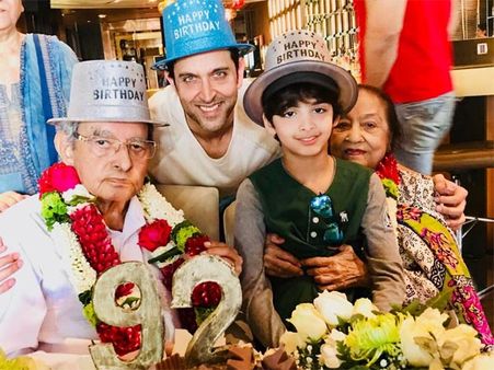 Birthday Bash! Hrithik Roshan's Grandfather J Om Prakash Celebrates His 92nd Birthday With Family!