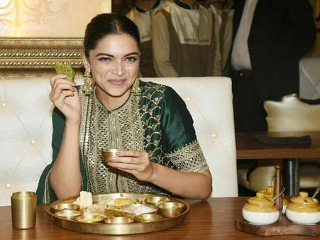 Deepika Padukone Celebrates The Success Of Padmaavat Over Rajasthani Thali! [SEE PICS]